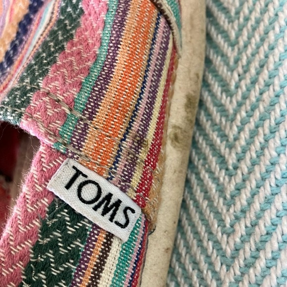 Toms size 8 women’s Colorful Striped Canvas Slip-Ons - fair condition - Picture 12 of 15